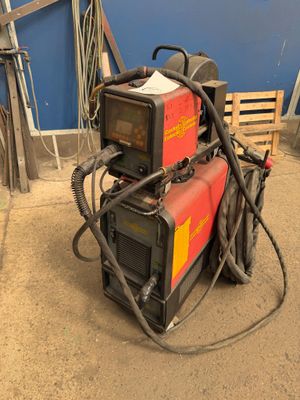 a machine that is sitting on the ground in front of a blue wall