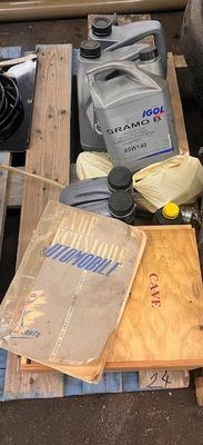 a lot of tools that are sitting on a pallet