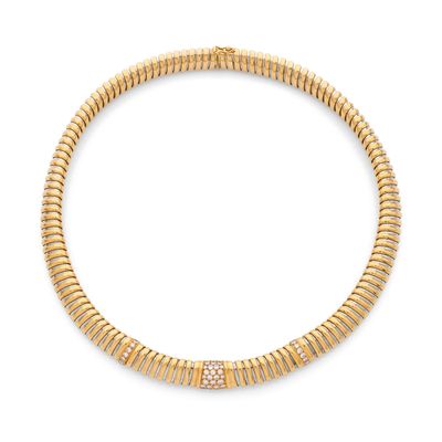 un collier en or et diamants, signé Cartier
