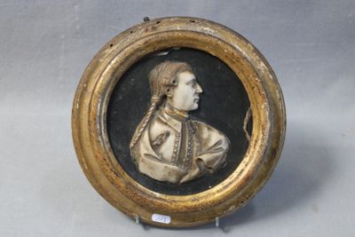 a picture of a picture of a man in a gold frame