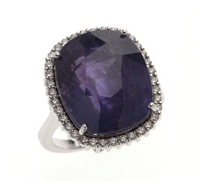 BAGUE en or gris 750 °/°° ornée d'un saphir de 22,55 ct, col…