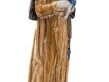 une statue d'un homme tenant un bébé dans ses bras