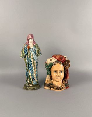 paire de figurines en céramique représentant une femme et un homme