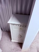 BOX composé de : 1 canapé lit tissus blanc - 4 chaises pvc b… (photo 3)