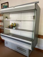 2 vitrines de produits frais (moteur à la cave) (HS)