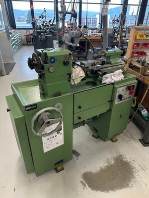 l'image d'une machine installée dans une pièce