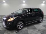 la photo d'une voiture noire garée dans un garage