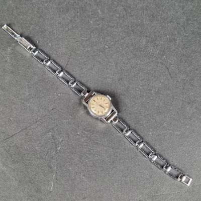 an image of a watch sitting on top of a table