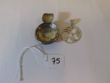 une photo d'un collier en argent et en or et d'un pendentif en argent et en or