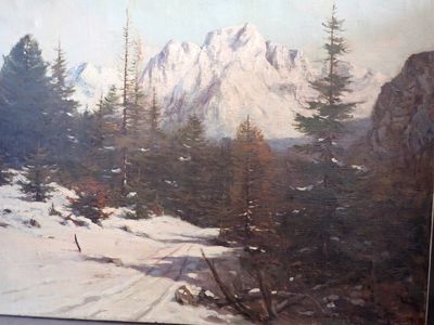 une peinture représentant une montagne enneigée avec des arbres au premier plan