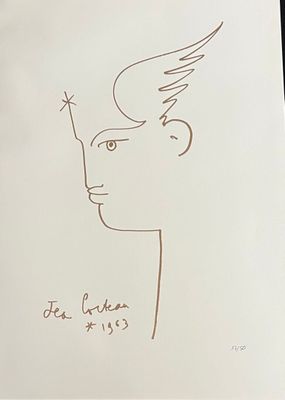 dessin représentant un homme à tête d'oiseau sur une feuille de papier