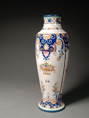 Alfred RENOLEAU (1854-1930) à Angoulême. Vase fuseau à décor…
