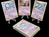quatre cartes de types différents sont affichées sur un fond noir