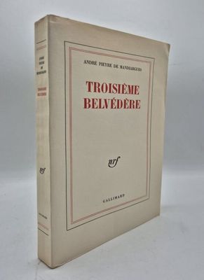 la couverture d'un livre ornée d'une bordure rouge