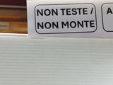 a sign on the wall that says no teste and a non monte