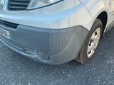 une photo d'une voiture garée sur un parking