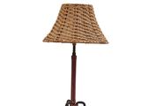 une photo d'une lampe de table avec un abat-jour tressé