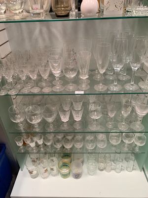 Lot de verrerie : services de verres et divers