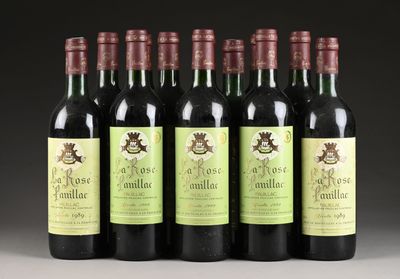 six bouteilles de vin sont alignées dans une rangée