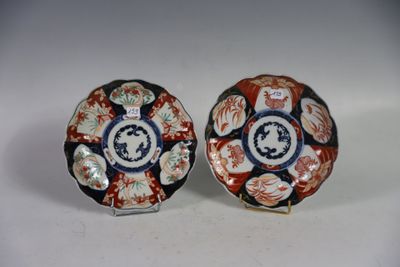 pair of japanese imari porcelain plates, 19th century