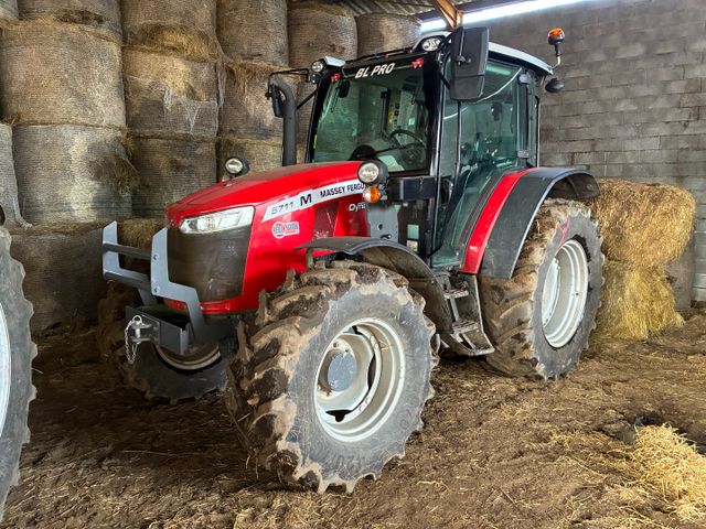 Tracteur agricole MASSEY FERGUSON, immatriculé GH-078-DZ, Type : ...