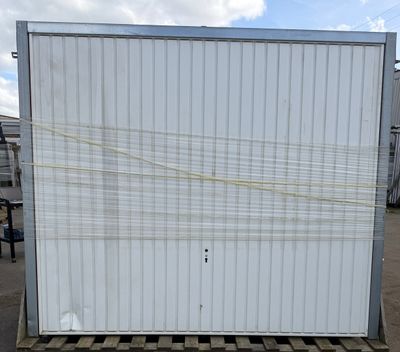 a picture of a large white box on a pallet