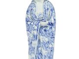 statue en porcelaine bleue et blanche représentant un homme en robe