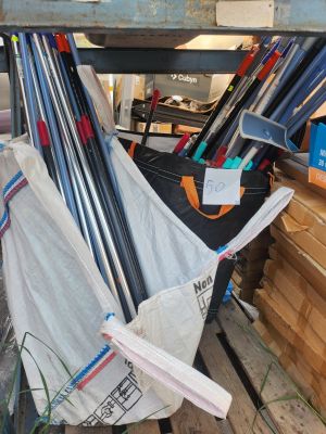 Palette balais / manches / accessoires entretien