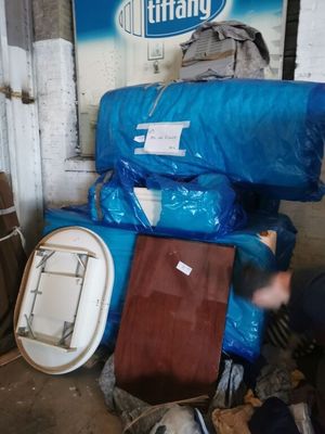 Caisse 109: 1 mobilier de salon comprenant 2 canapés 2 place…