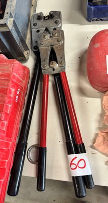 quelques outils posés sur une table
