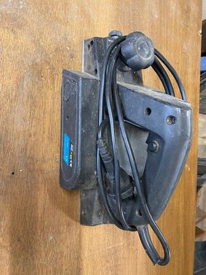 a picture of a clamp with a cord attached to it