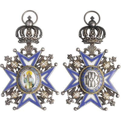 une paire de médailles bleues et blanches surmontées d'une couronne