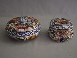 paire de boîtes chinoises en émail cloisonné ornées de motifs floraux