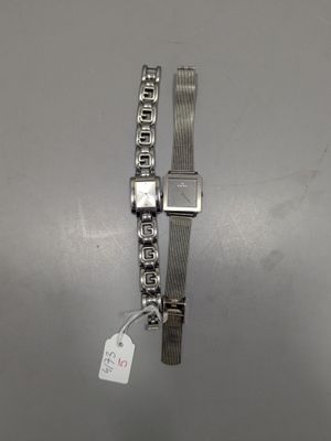 Réunion de deux montres de dame en métal argenté.