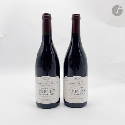 deux bouteilles de vin posées l'une à côté de l'autre sur une table