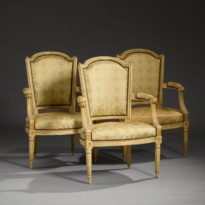 paire de fauteuils de style louis xvi