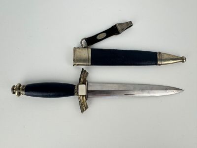 three different types of knives are displayed on a white surface