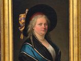 portrait d'une femme vêtue d'une robe bleue et noire et coiffée d'un chapeau rouge