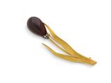 une image représentant une broche aux couleurs or et marron sur fond blanc