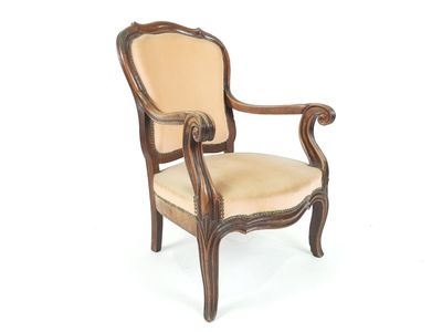 XIXe siècle Fauteuil en bois mouluré garni de velours rose u…