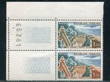 deux timbres sur lesquels figure une girafe