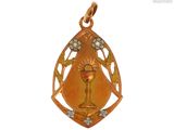 une image représentant un pendentif plaqué or orné d'un calice