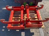 une palette sur laquelle sont posées quelques planches de bois