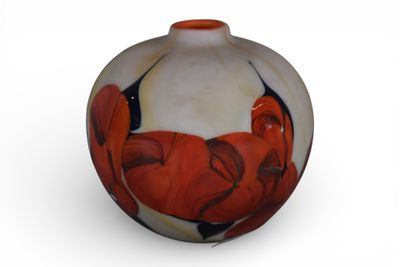 Georges THIEWES (1943) Vase pansu en verre à décor floral st… - Photo 1