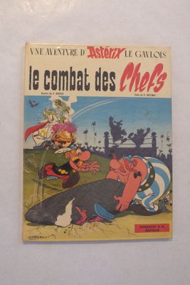bande dessinée française « Le Combat des Mes », avec l'image d'un homme allongé par terre