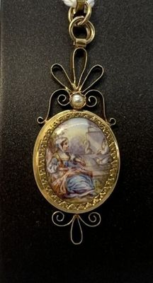 Pendentif en or jaune orné d'une palmette ajourée, sertie d'…