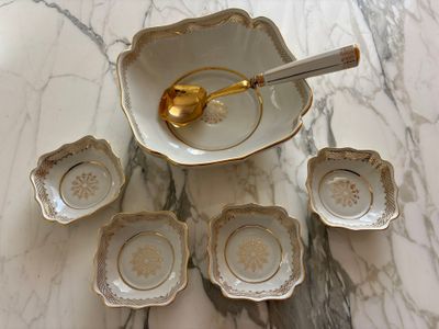 a bowl with a spoon in it and six small bowls in it
