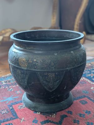 Chine - Cache pot cloisonné en bronze - Décors floral et feu…