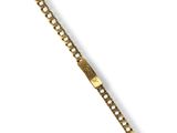 un bracelet en or composé de maillons carrés et muni d'un fermoir carré