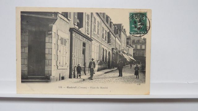 Guéret : Place du Marché (HM 184). État superbe. Carte rare !!!